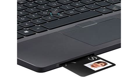 laptop with smart card reader 